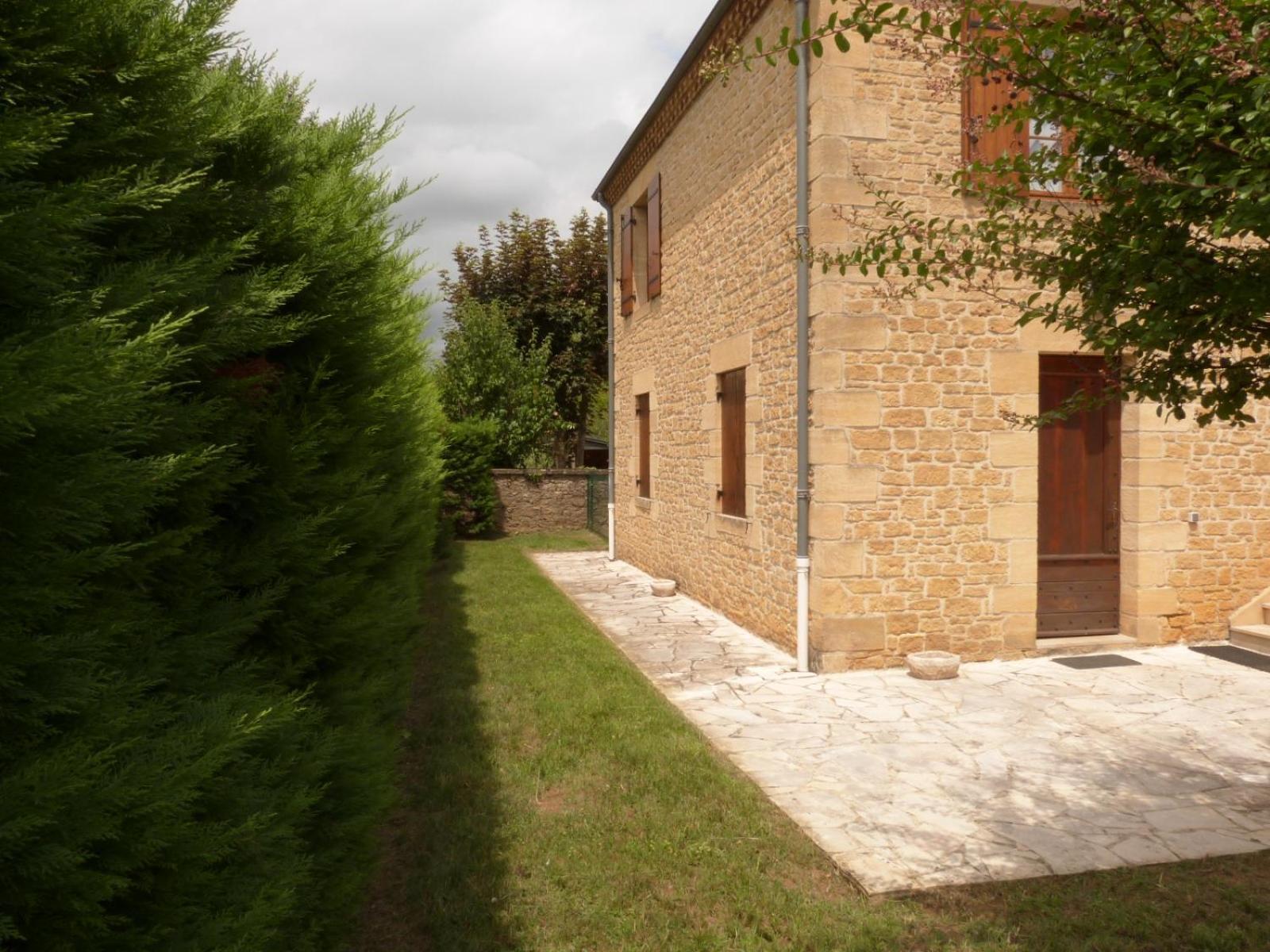 Logement Spacieux Rez-De-Chaussee, Jardin, Stationnement Devant, A 5 Minutes A Pied Du Centre De Sarlat Villa Exterior foto